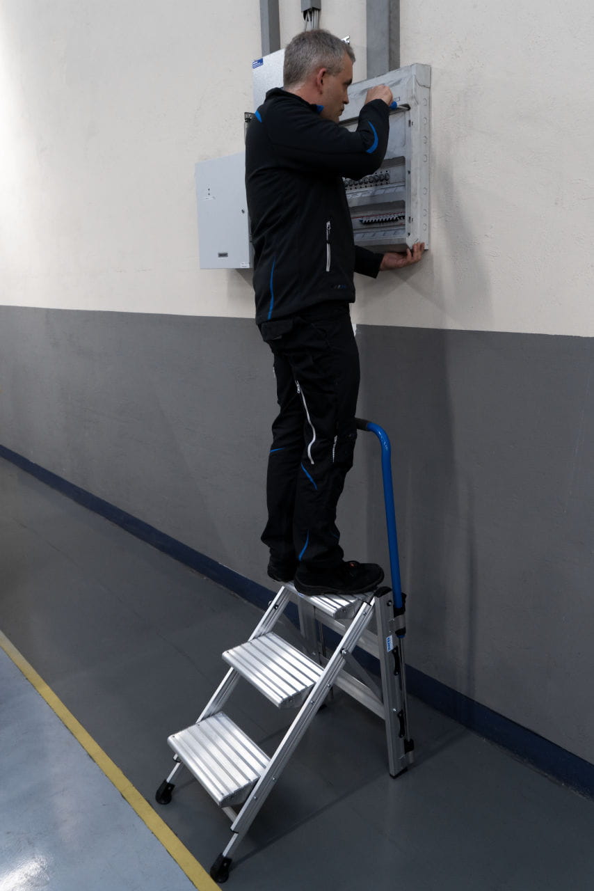 Schodki składane 1x3 2,75m Krause Stabilo 810526 z pałąkiem Cechy główne
